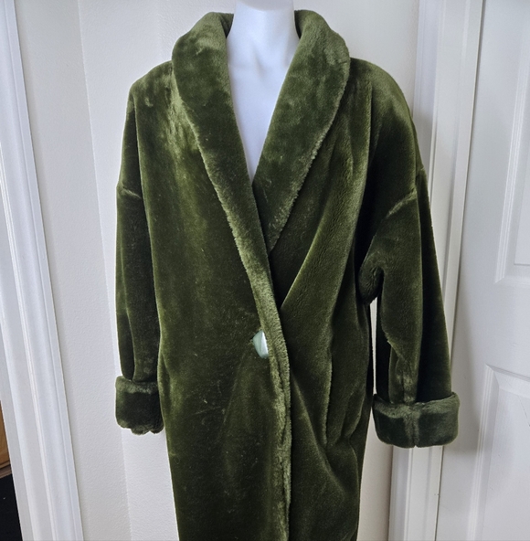 Jackets & Blazers - Donny Brook Luxurious Green Vintage Faux Fur Coat